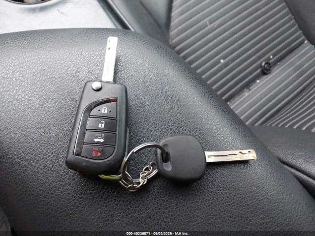 2018 TOYOTA CAMRY SE 11