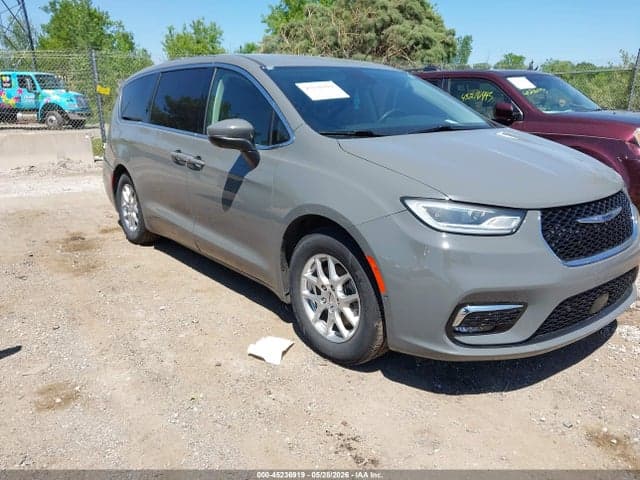 2023 CHRYSLER PACIFICA TOURING L 1