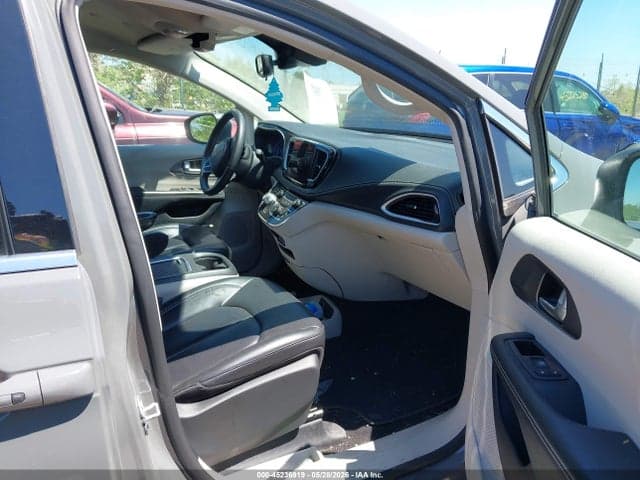 2023 CHRYSLER PACIFICA TOURING L 5