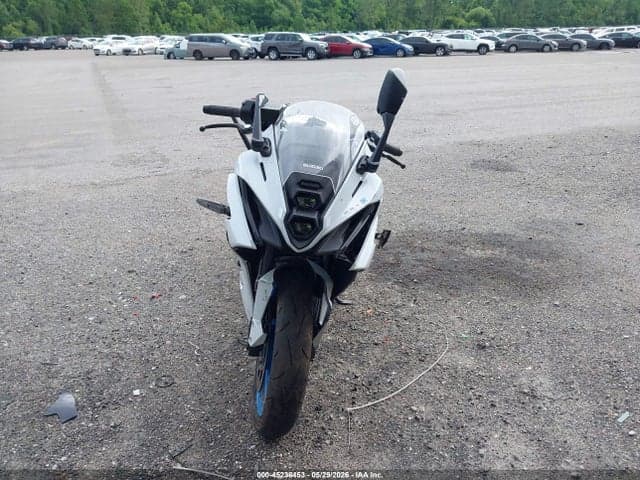 2026 SUZUKI GSX800 F 5