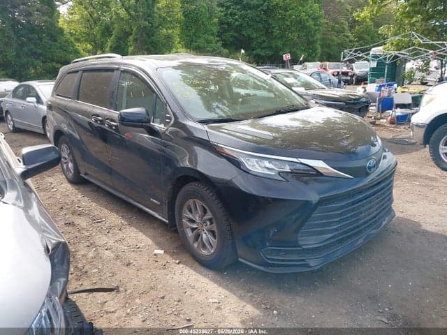 2021 TOYOTA SIENNA LE 1