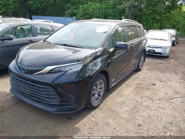 2021 TOYOTA SIENNA LE 2