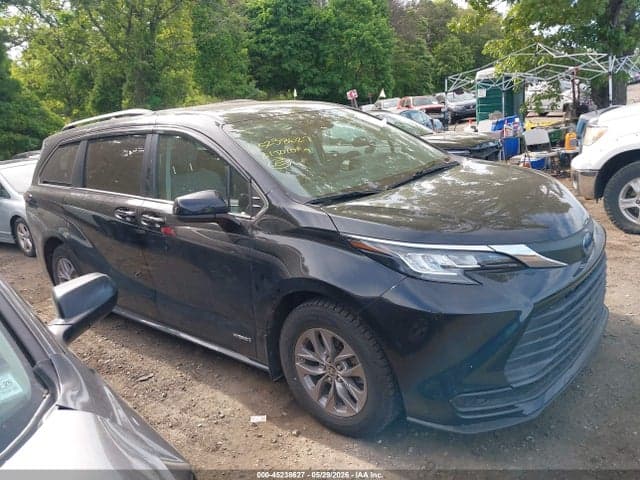 2021 TOYOTA SIENNA LE 13