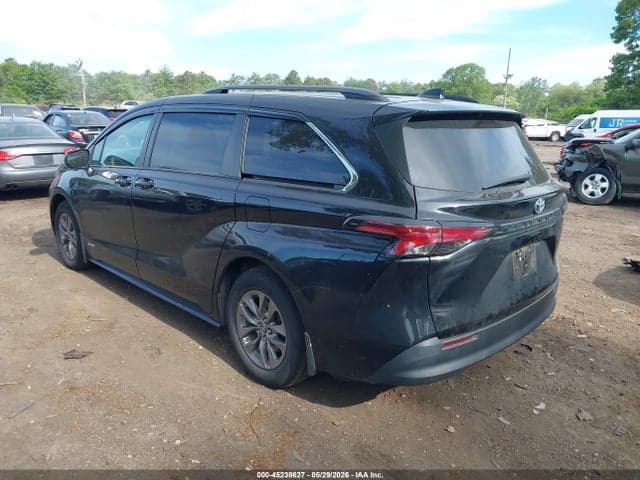 2021 TOYOTA SIENNA LE 3