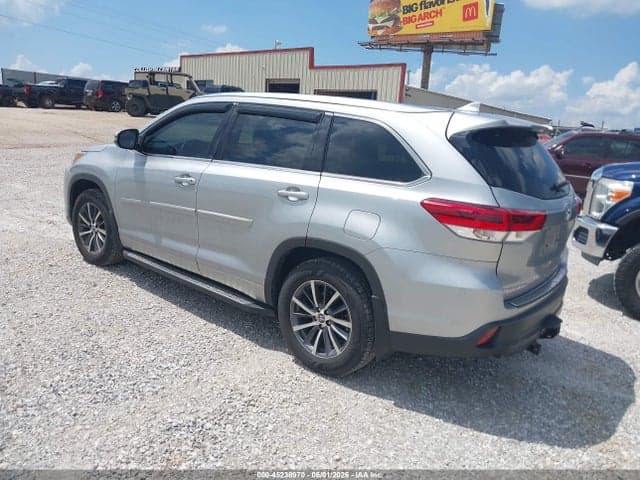 2017 TOYOTA HIGHLANDER XLE 4