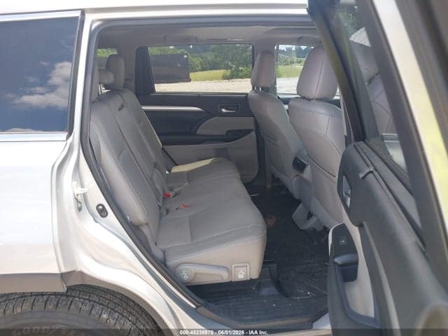 2017 TOYOTA HIGHLANDER XLE 9