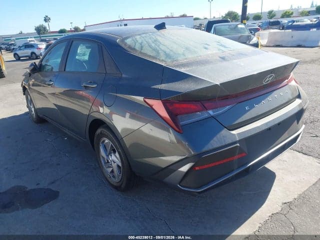 2024 HYUNDAI ELANTRA SE 3