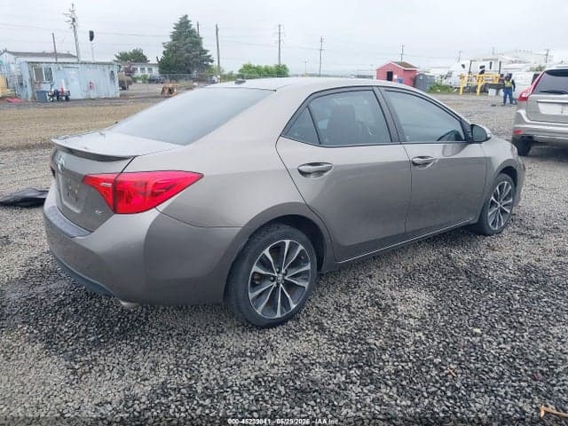 2017 TOYOTA COROLLA SE 4