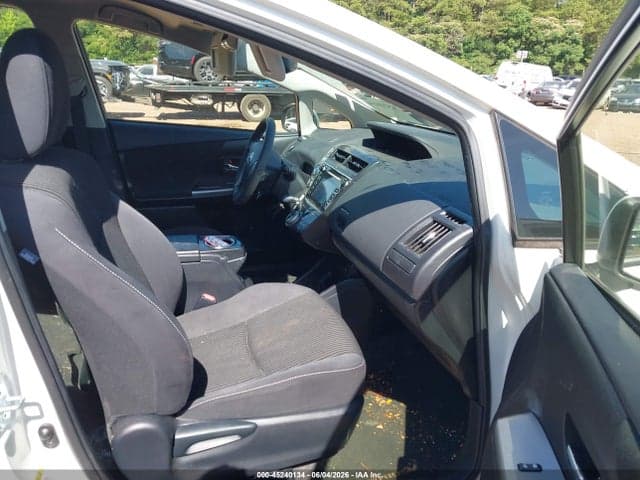 2017 TOYOTA PRIUS V TWO 5