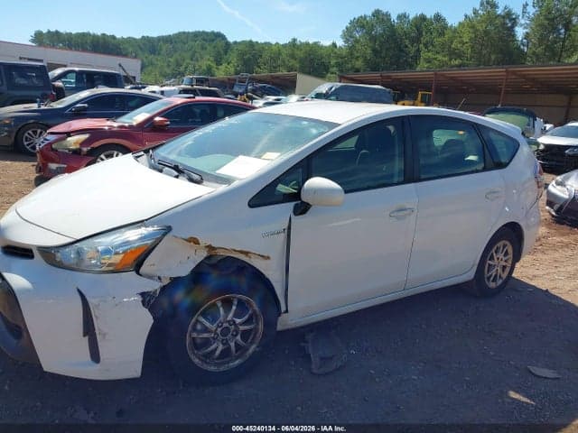 2017 TOYOTA PRIUS V TWO 6