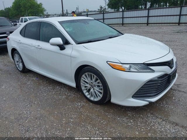 2020 TOYOTA CAMRY XLE - 1