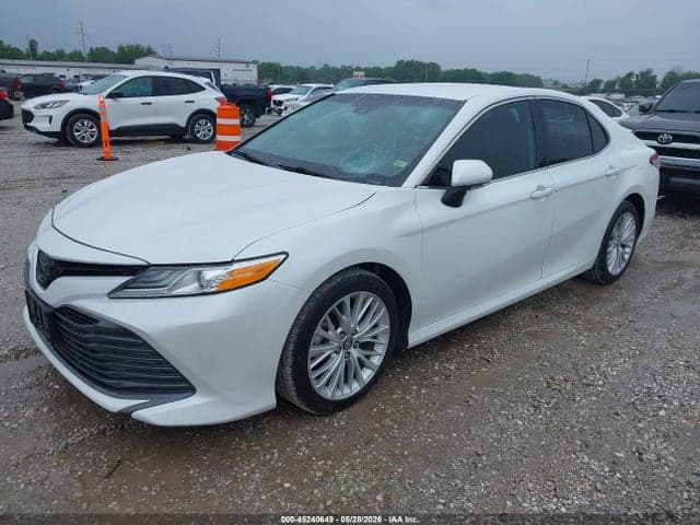 2020 TOYOTA CAMRY XLE 2