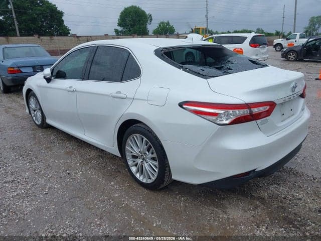2020 TOYOTA CAMRY XLE 3