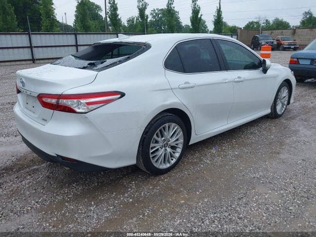 2020 TOYOTA CAMRY XLE 4