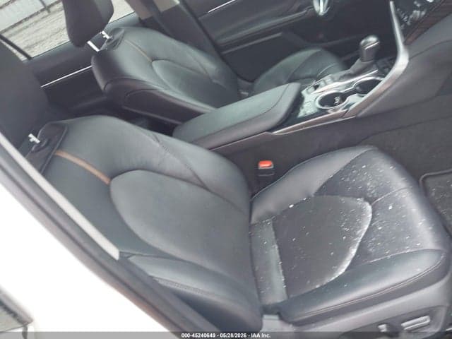 2020 TOYOTA CAMRY XLE 5