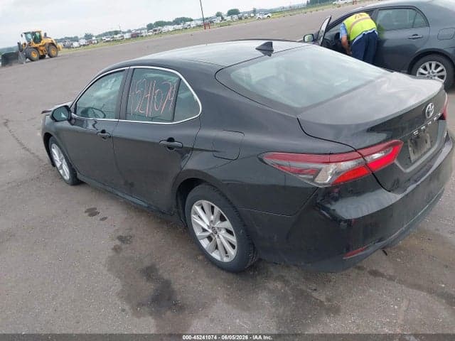 2022 TOYOTA CAMRY LE 4