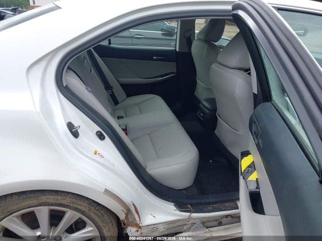 2016 LEXUS IS 200T 8
