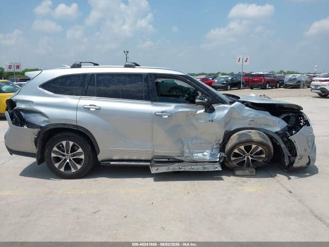 2021 TOYOTA HIGHLANDER HYBRID XLE 13