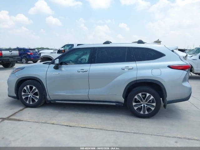 2021 TOYOTA HIGHLANDER HYBRID XLE 14