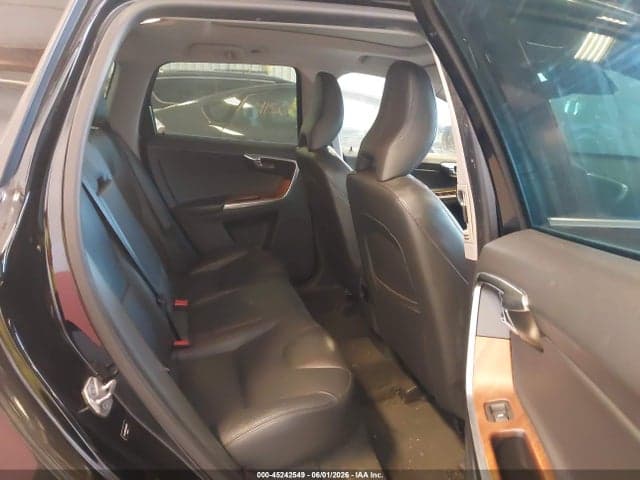 2017 VOLVO XC60 T5 8