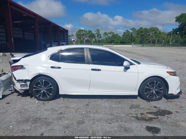 2018 TOYOTA CAMRY SE 14