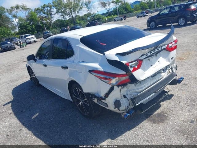 2018 TOYOTA CAMRY SE 18