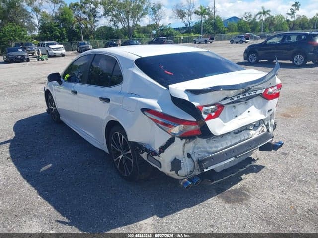 2018 TOYOTA CAMRY SE 3