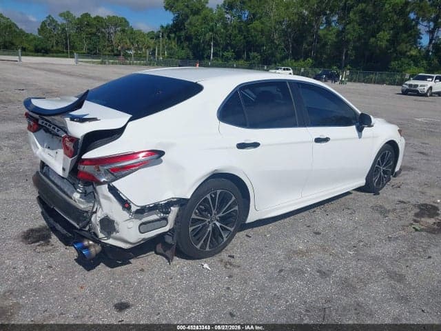 2018 TOYOTA CAMRY SE 4