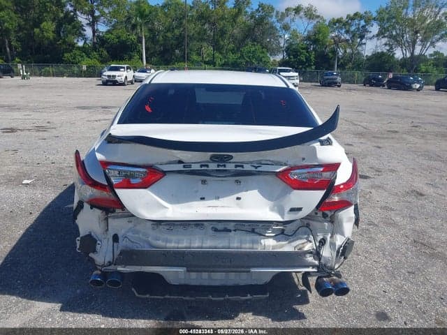 2018 TOYOTA CAMRY SE 6