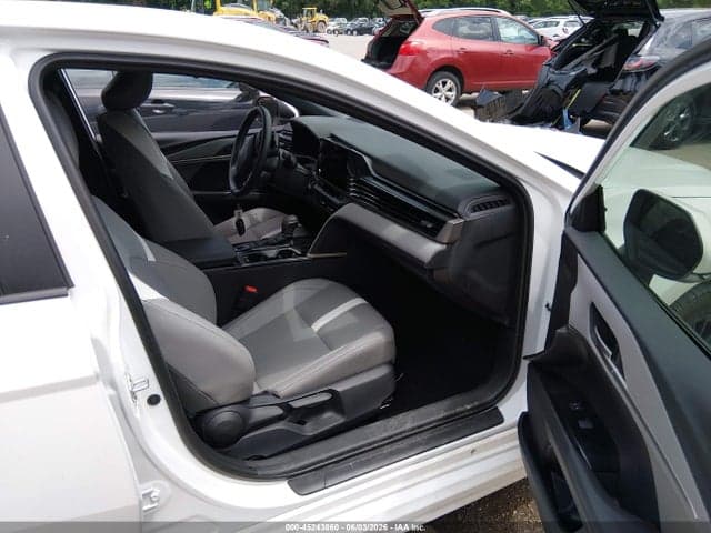 2026 TOYOTA CAMRY SE 5