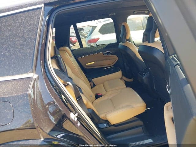 2021 VOLVO XC90 T6 8