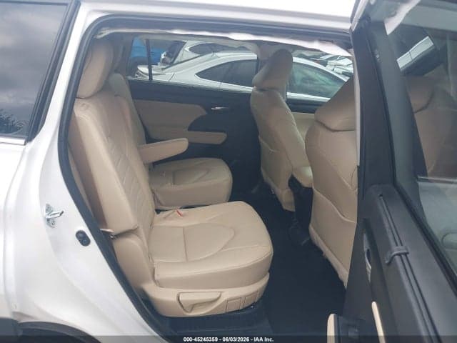 2025 TOYOTA HIGHLANDER HYBRID XLE 8