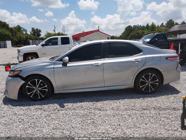 2018 TOYOTA CAMRY SE 14