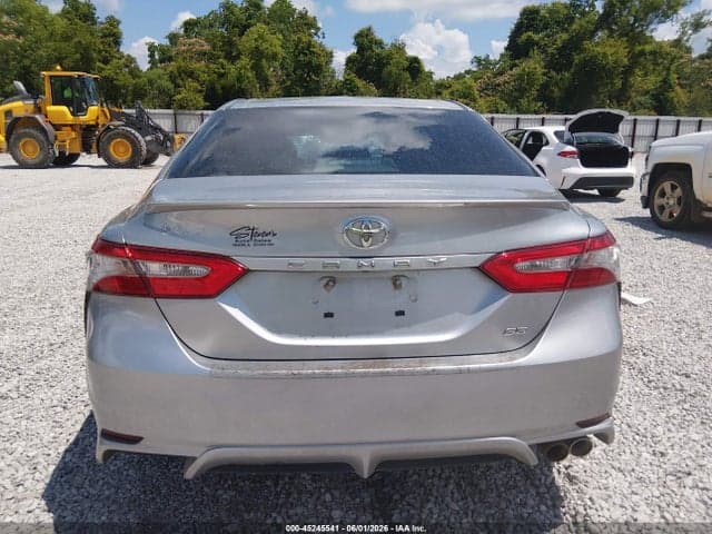 2018 TOYOTA CAMRY SE 16