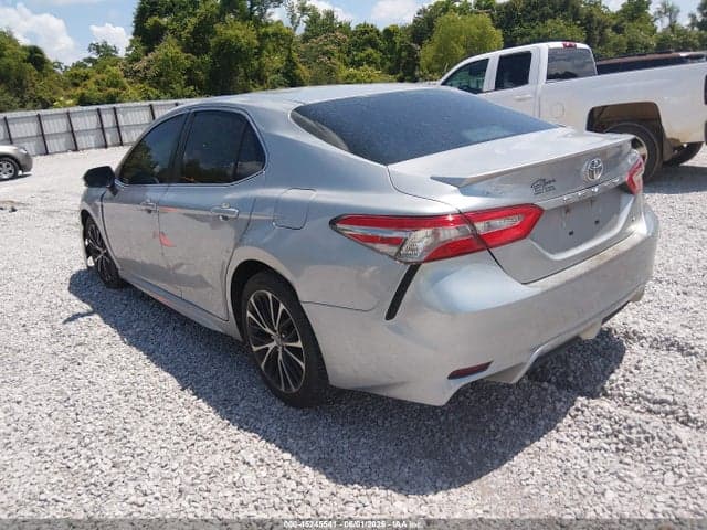 2018 TOYOTA CAMRY SE 3