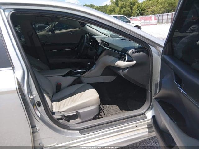 2018 TOYOTA CAMRY SE 5
