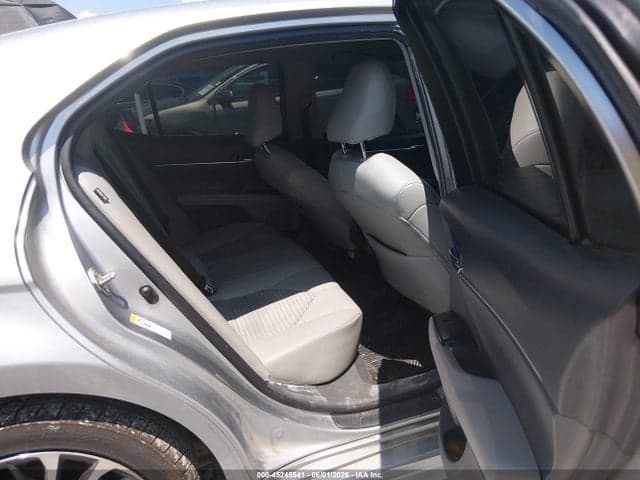 2018 TOYOTA CAMRY SE 8