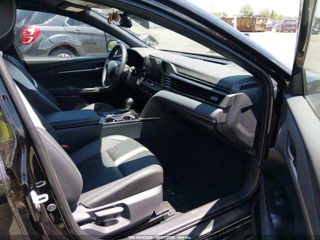 2025 TOYOTA CAMRY SE 5