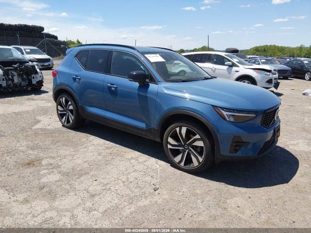 2023 VOLVO XC40 B5