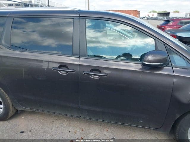 2017 KIA SEDONA LX 12