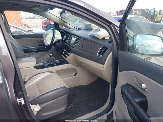 2017 KIA SEDONA LX 5