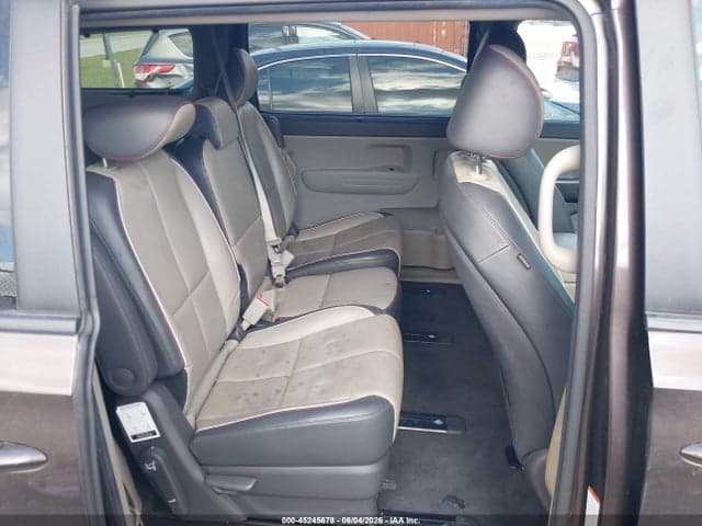 2017 KIA SEDONA LX 8