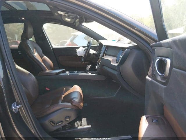2021 VOLVO XC60 T5 5