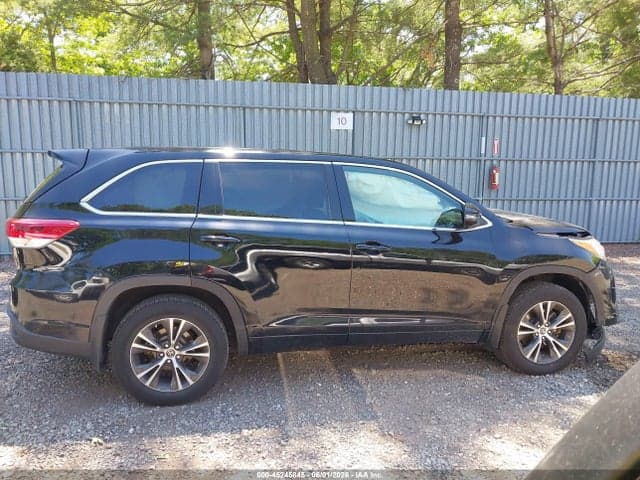 2018 TOYOTA HIGHLANDER LE 13