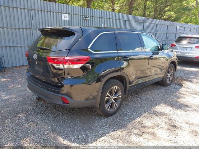 2018 TOYOTA HIGHLANDER LE 4