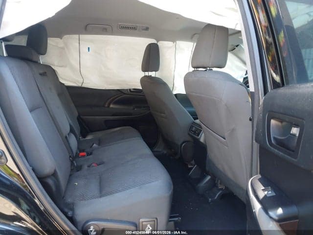 2018 TOYOTA HIGHLANDER LE 8
