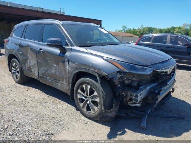 2021 TOYOTA HIGHLANDER XLE - 1