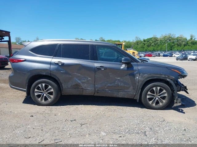 2021 TOYOTA HIGHLANDER XLE 13