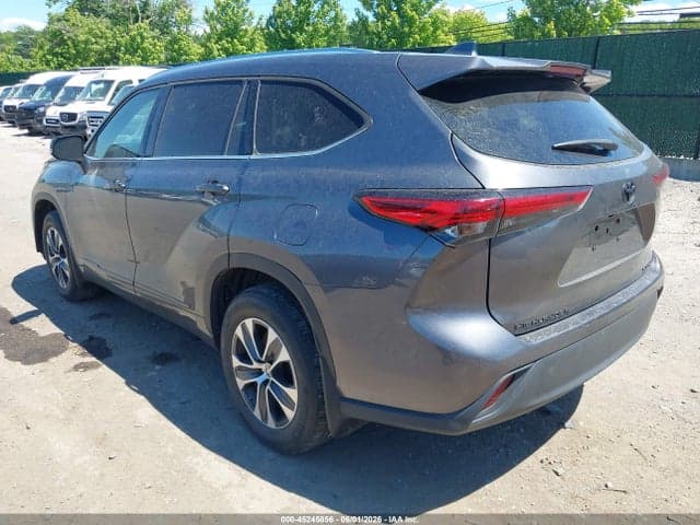 2021 TOYOTA HIGHLANDER XLE 3