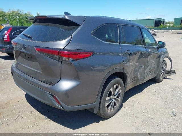 2021 TOYOTA HIGHLANDER XLE 4